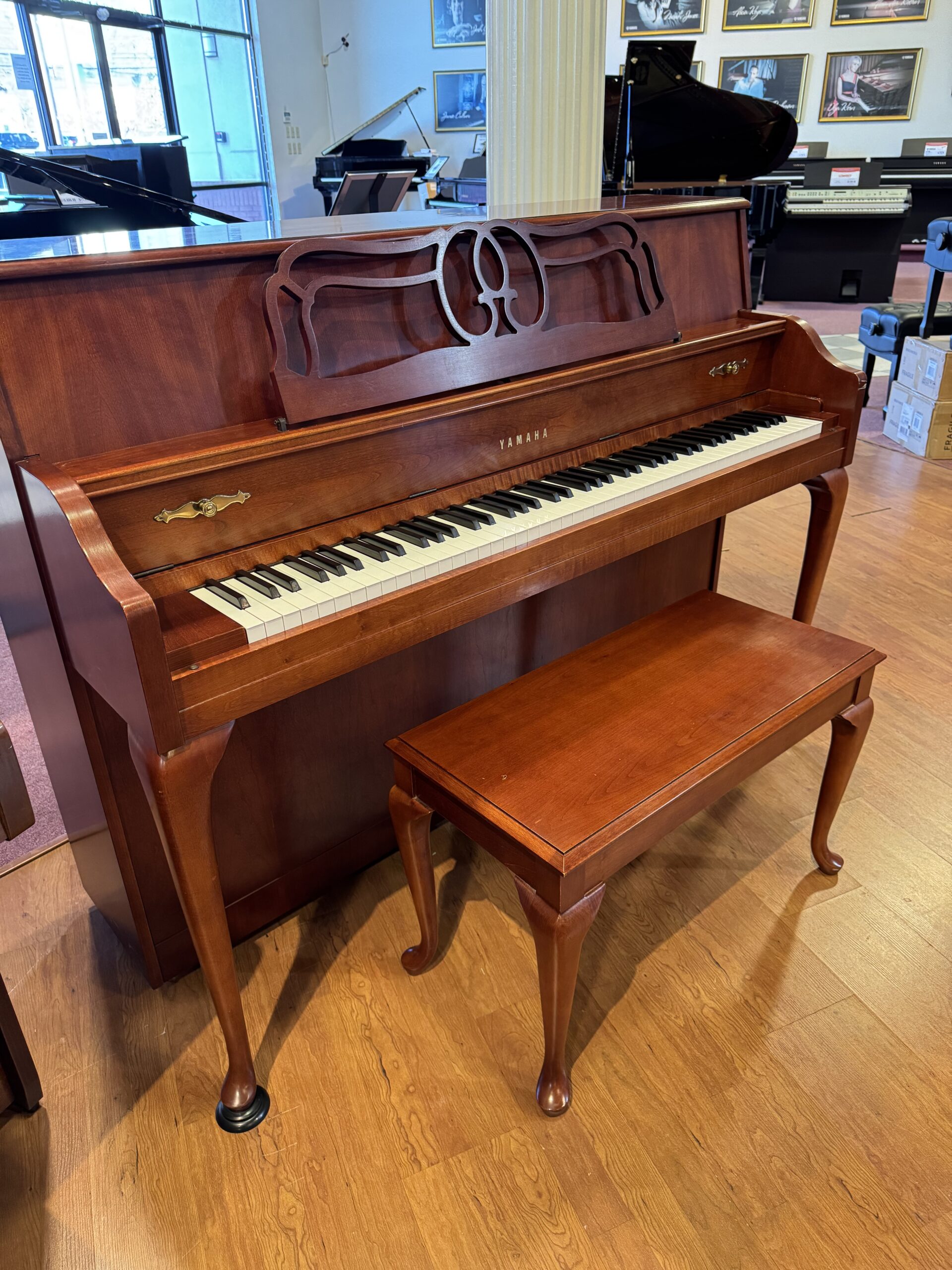 Yamaha console piano